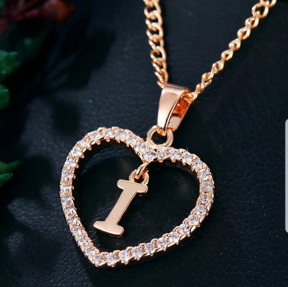 New gold tone letter I necklace